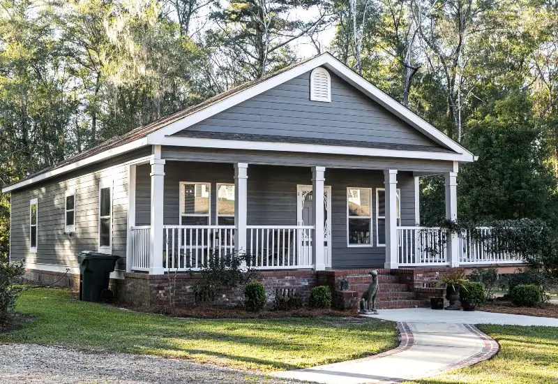 Charming gray house with long-lasting James Hardie siding in Delaware