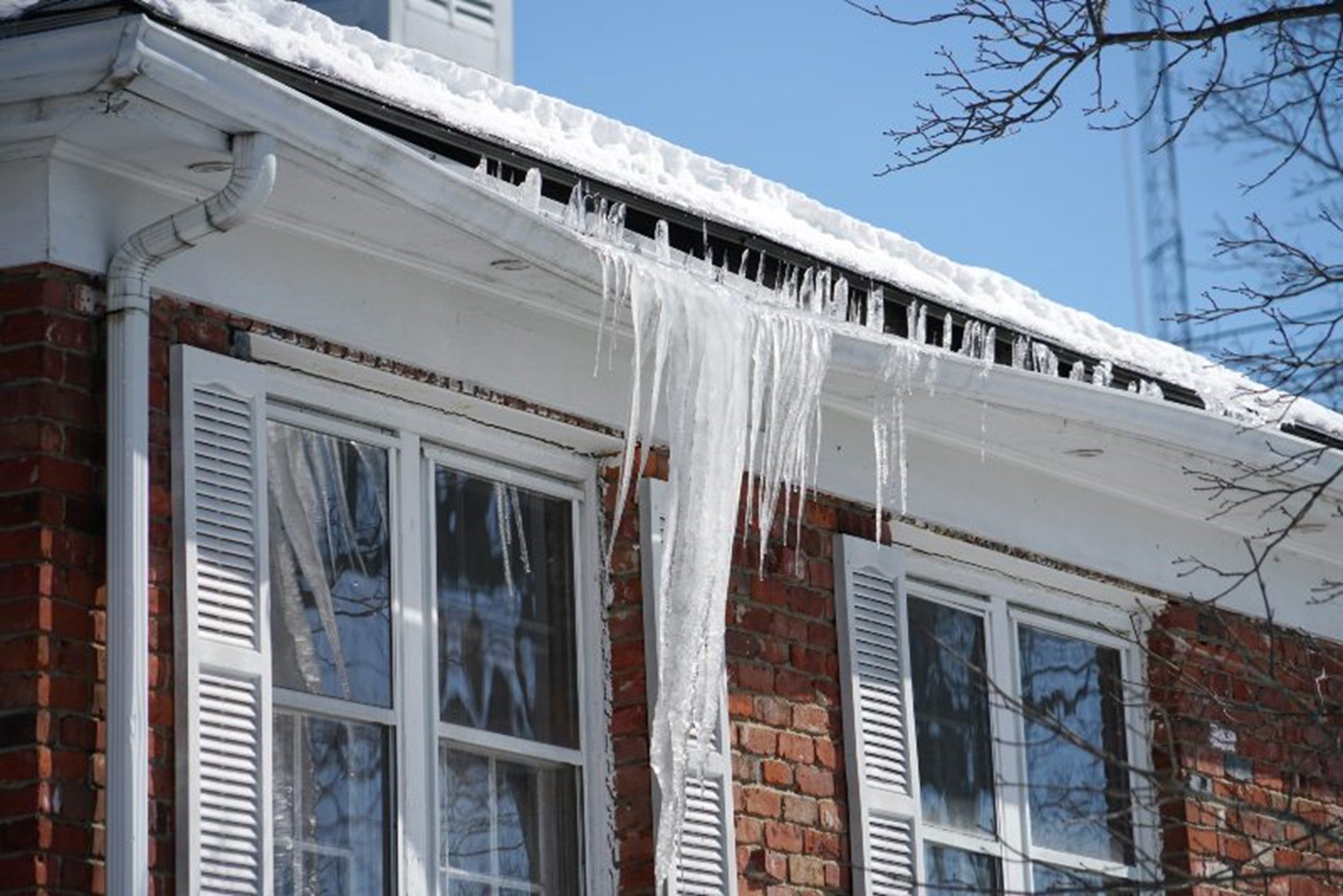 Featured image for “Signs Your Roof Was Damaged During Winter”